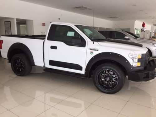 ESTRIBOS NEGROS PARA F-150 CABINA REGULAR 2015-2022